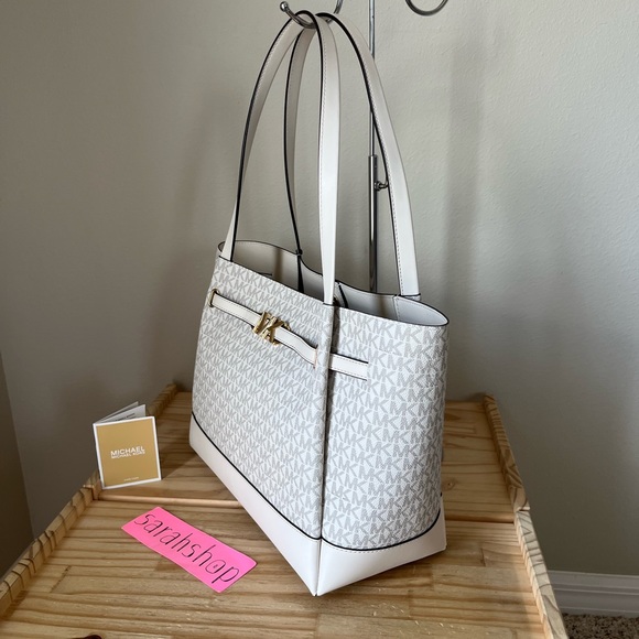 🌼Michael Kors Purse - Picture 4 of 14